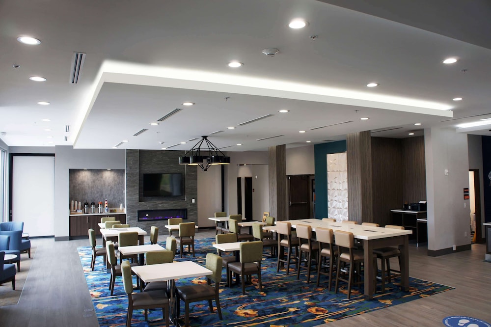 La Quinta Inn & Suites by Wyndham Locust Grove 43/55