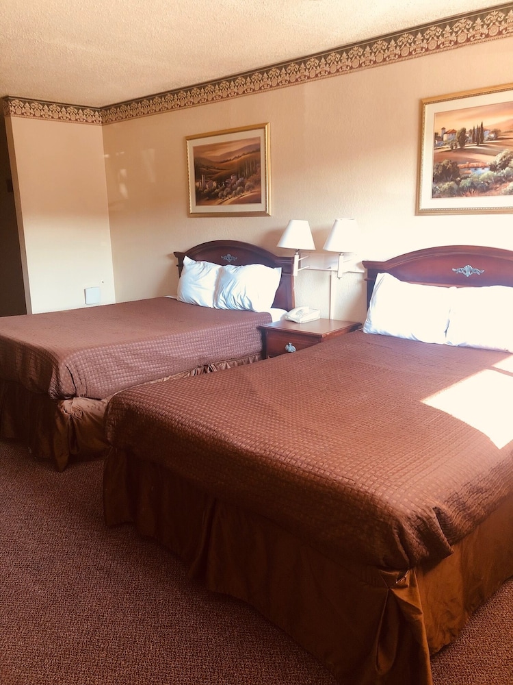 Hallmark Inn and Suites 11/22
