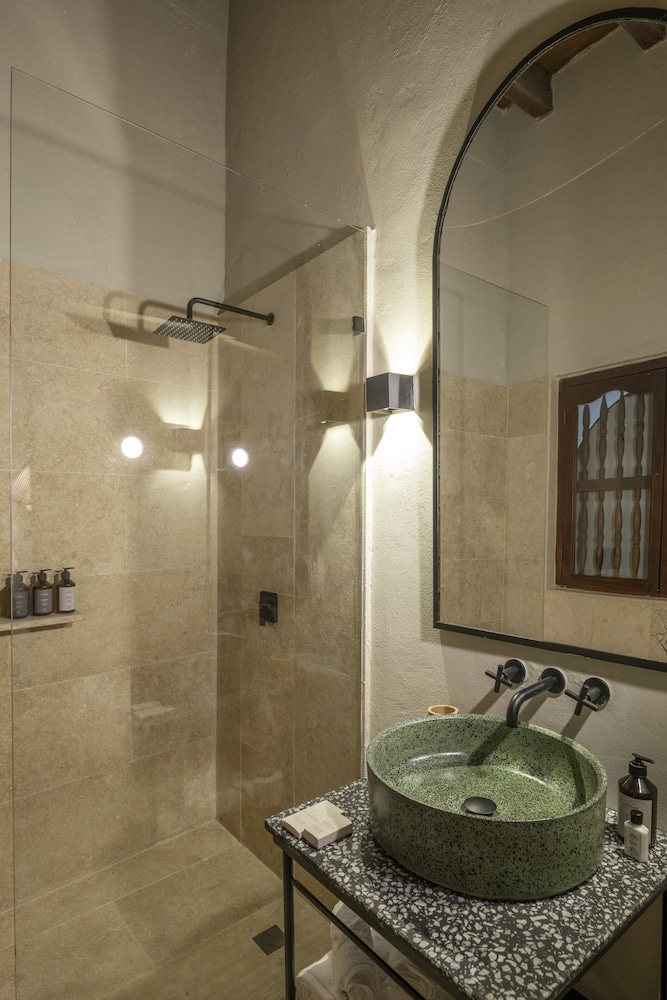 Privado Selfservice Boutique Rooms 28/46