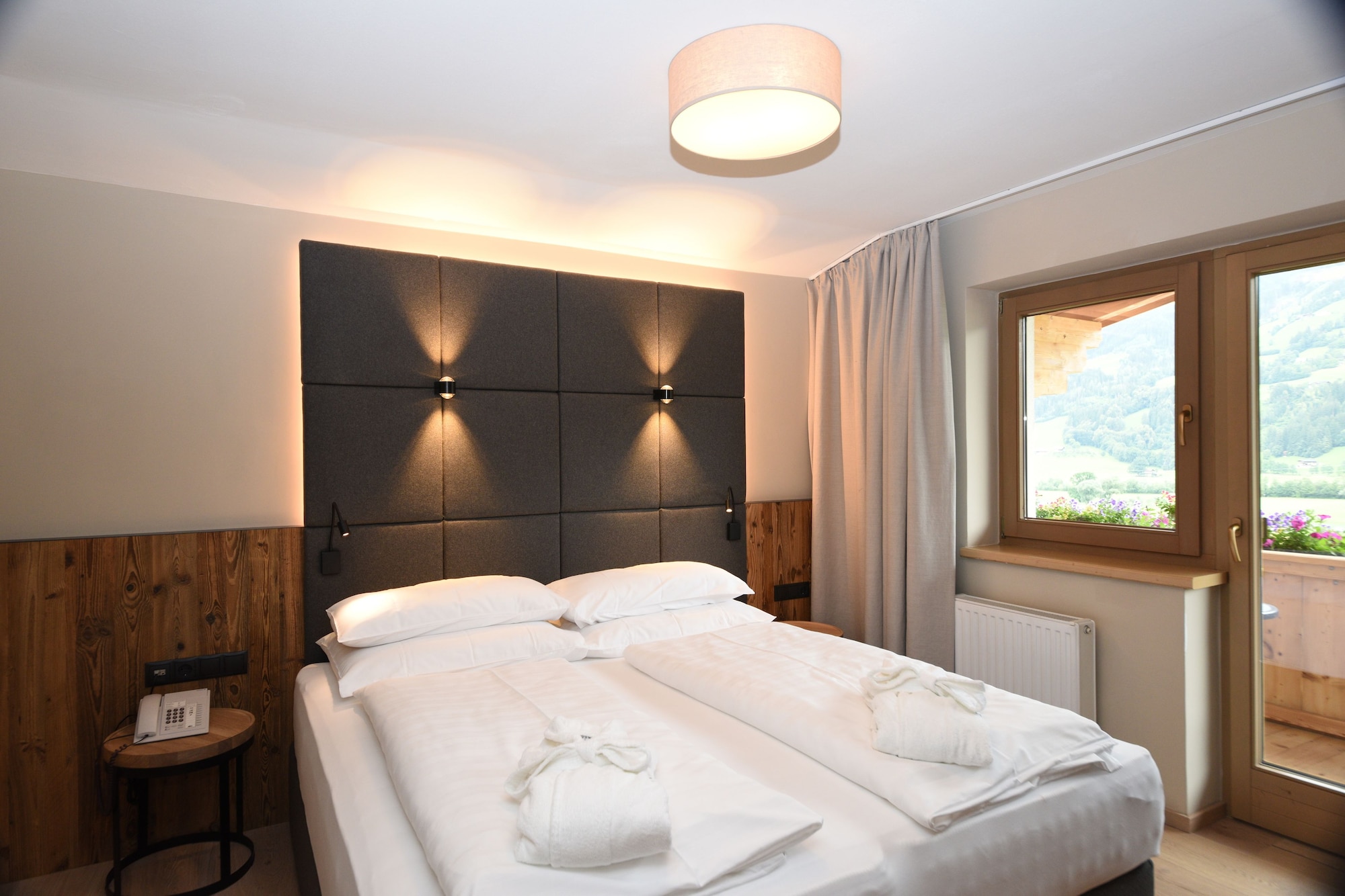 Comfort, King Bed, Mountain View, Balcony