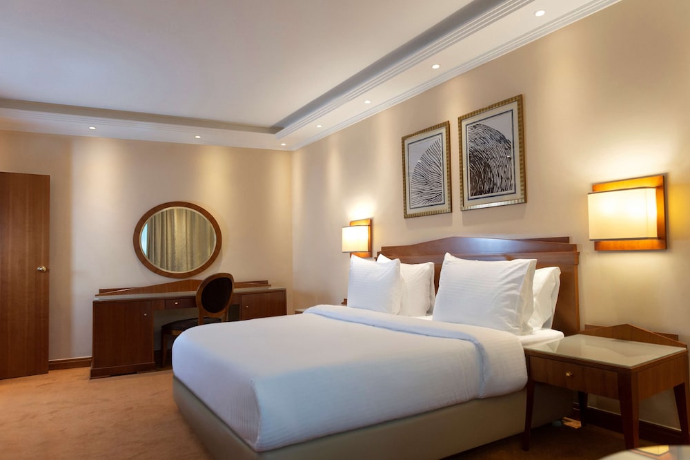 غرفة تنفيذية بسريرين كوين مع دخول الصالة لذوي الإعاقة، Radisson Blu Martinez Beirut 4/8