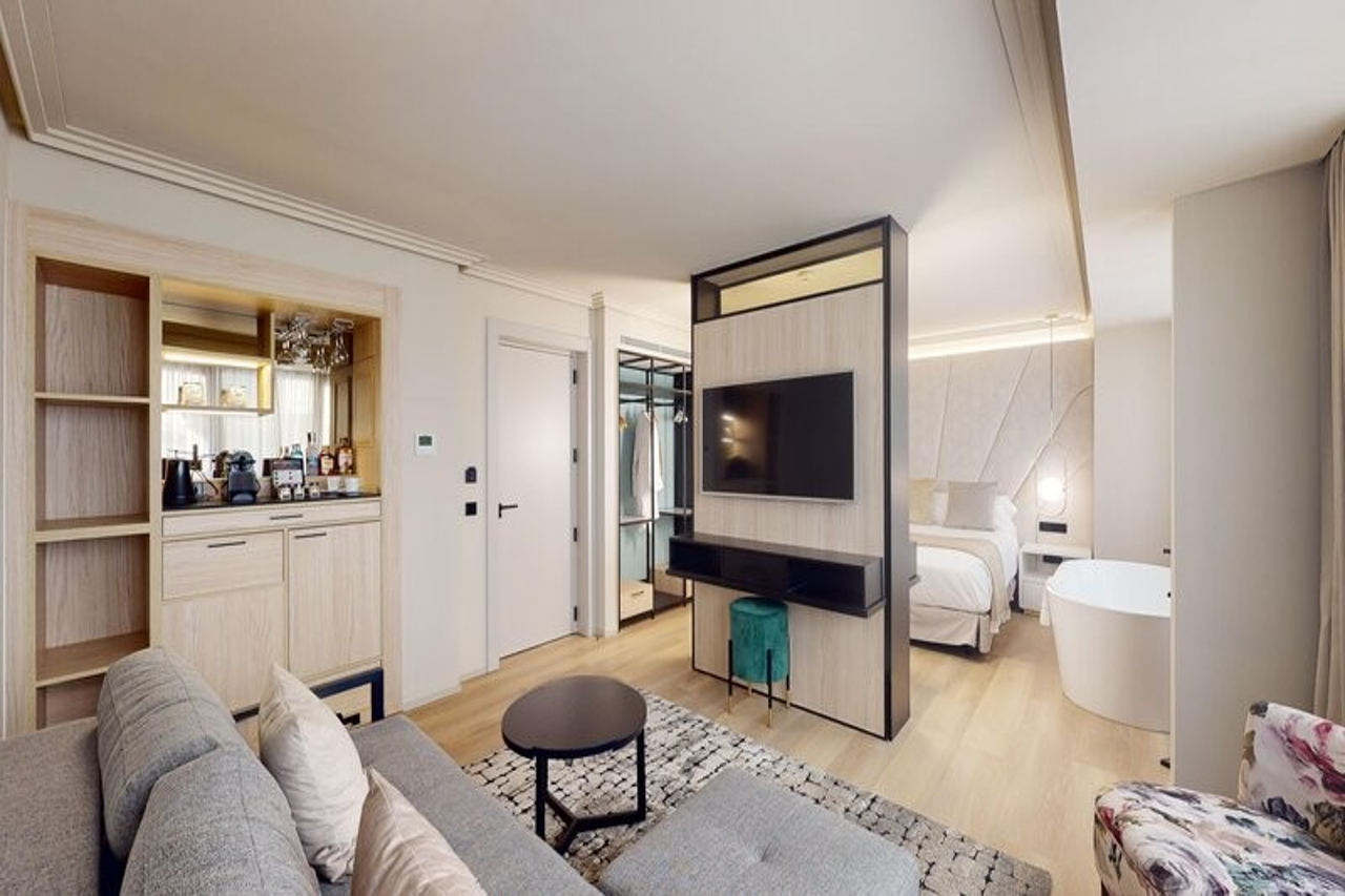 Nivia Born Boutique Hotel 36/36