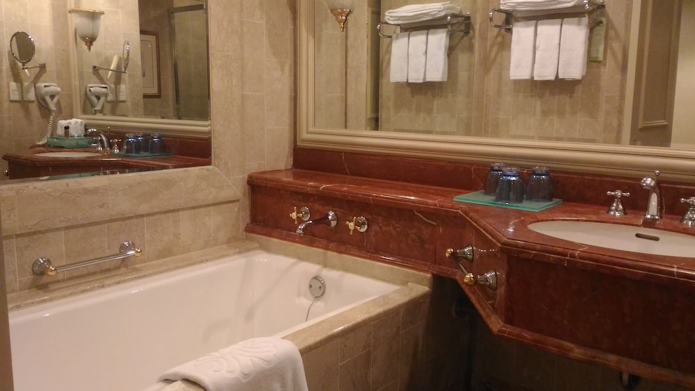 Grand Hi Lai Hotel 27/73