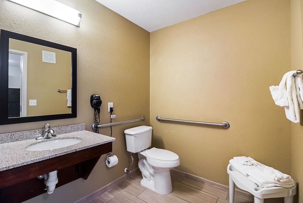 MainStay Suites Fargo - I-94 Medical Center 7/41