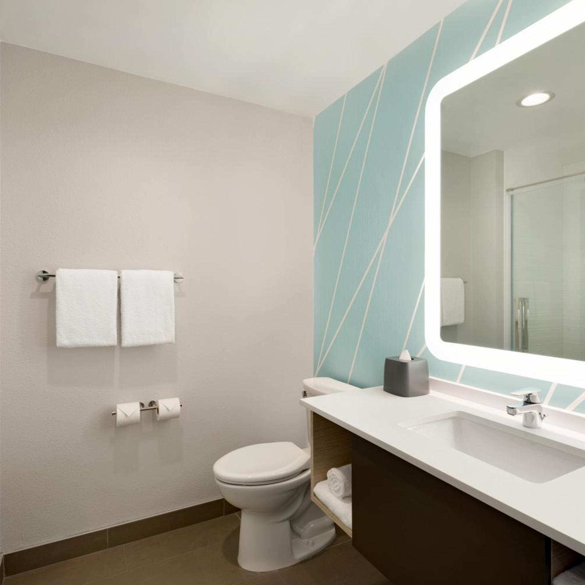 غرفة قياسية، avid hotels - Lexington - Hamburg Area, an IHG Hotel 4/8
