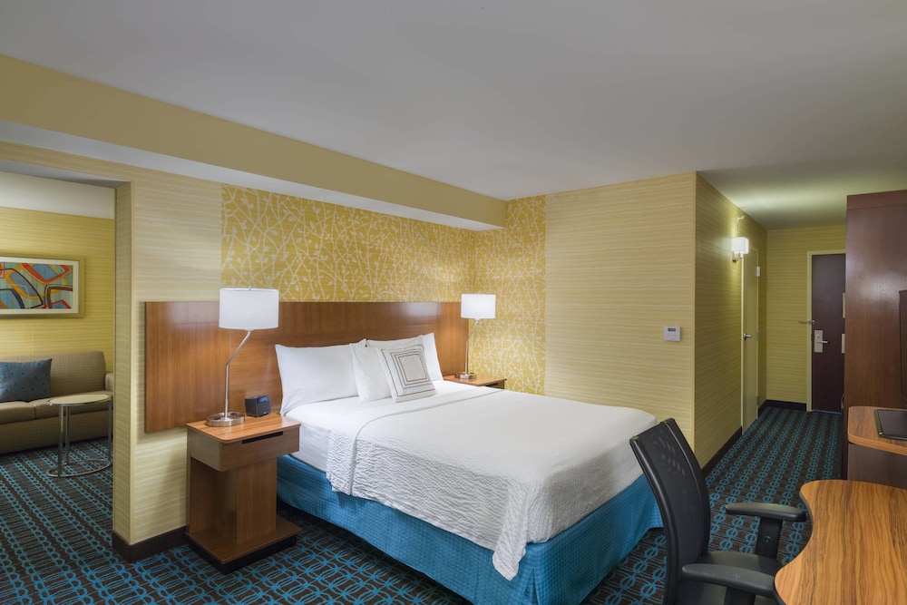 Fairfield Inn Suites By Marriott Paramus 6/47