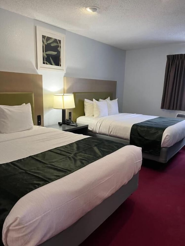 جناح بسريرين كوين مع أريكة، Pictured Rocks Inn & Suites 3/4