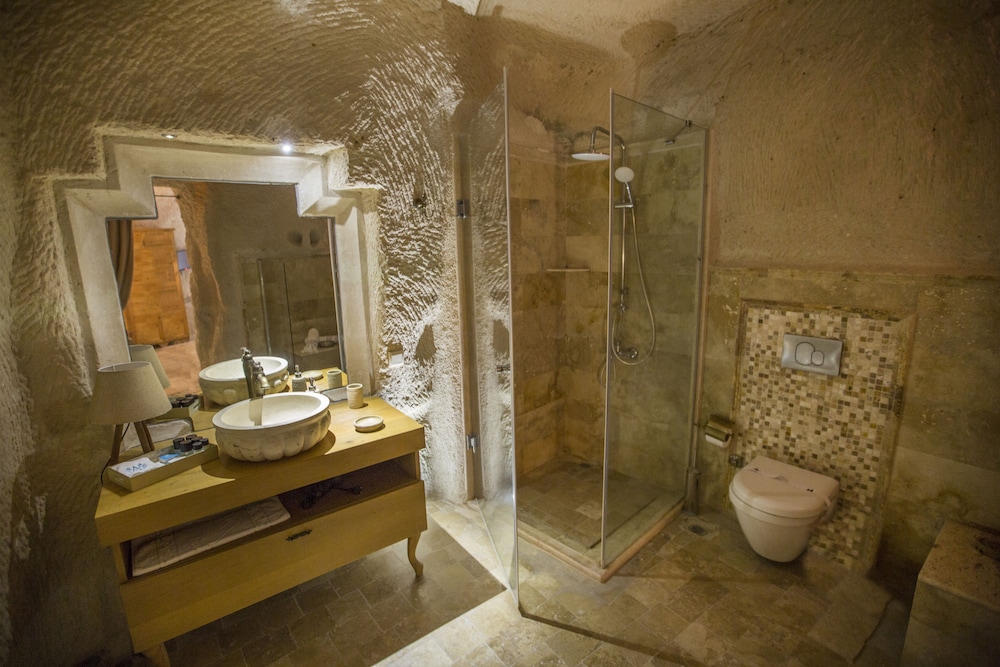 Azure Cave Suites 46/50