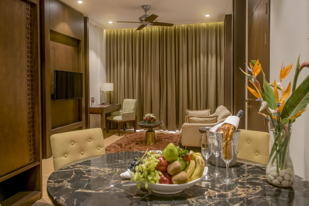 The Corinthians Resort 6/76