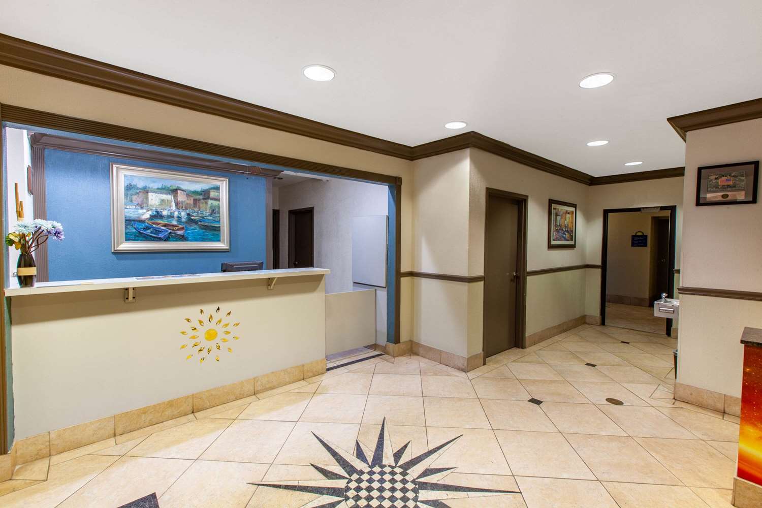 Days Inn & Suites by Wyndham NASA Space Center Houston 4/17