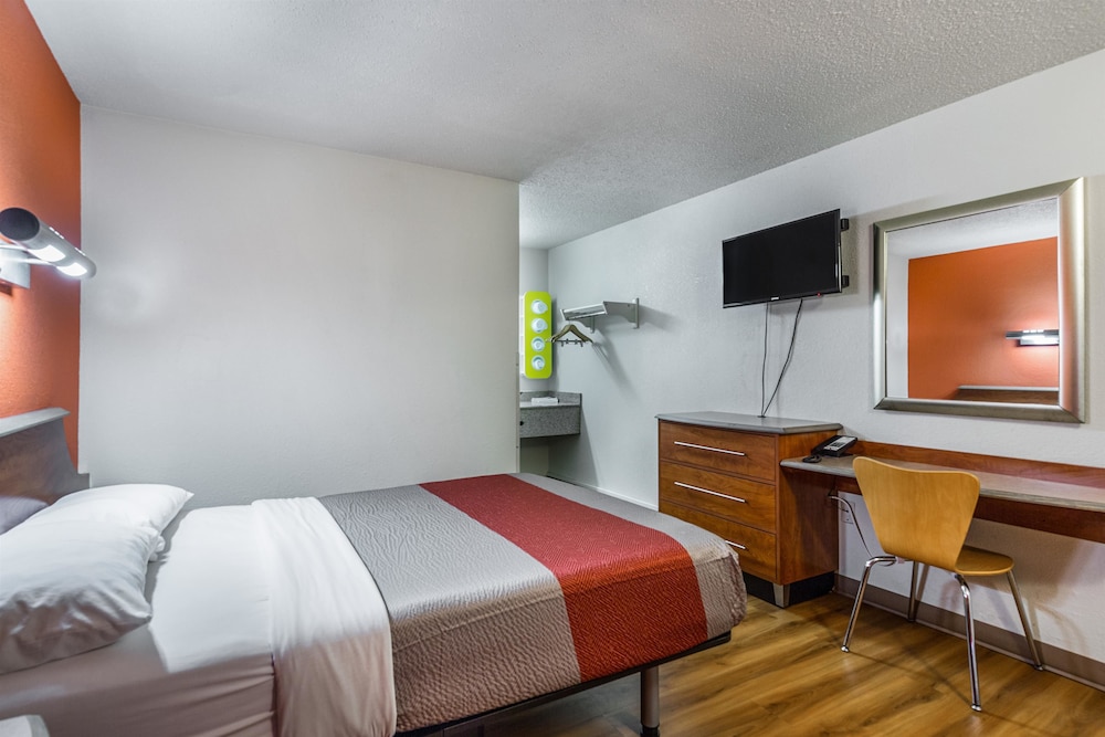 Rodeway Inn Mount Vernon, IL 12/32