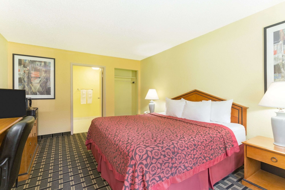 Days Inn By Wyndham Savannah Airport 5/19