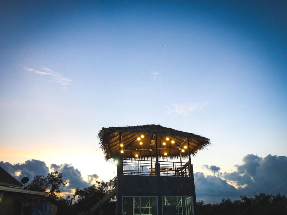 Loftpical Resort in Si Sunthon