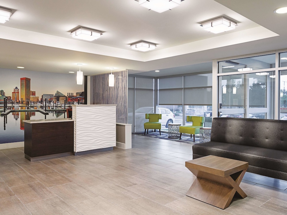 La Quinta Inn & Suites by Wyndham Baltimore N / White Marsh 8/46