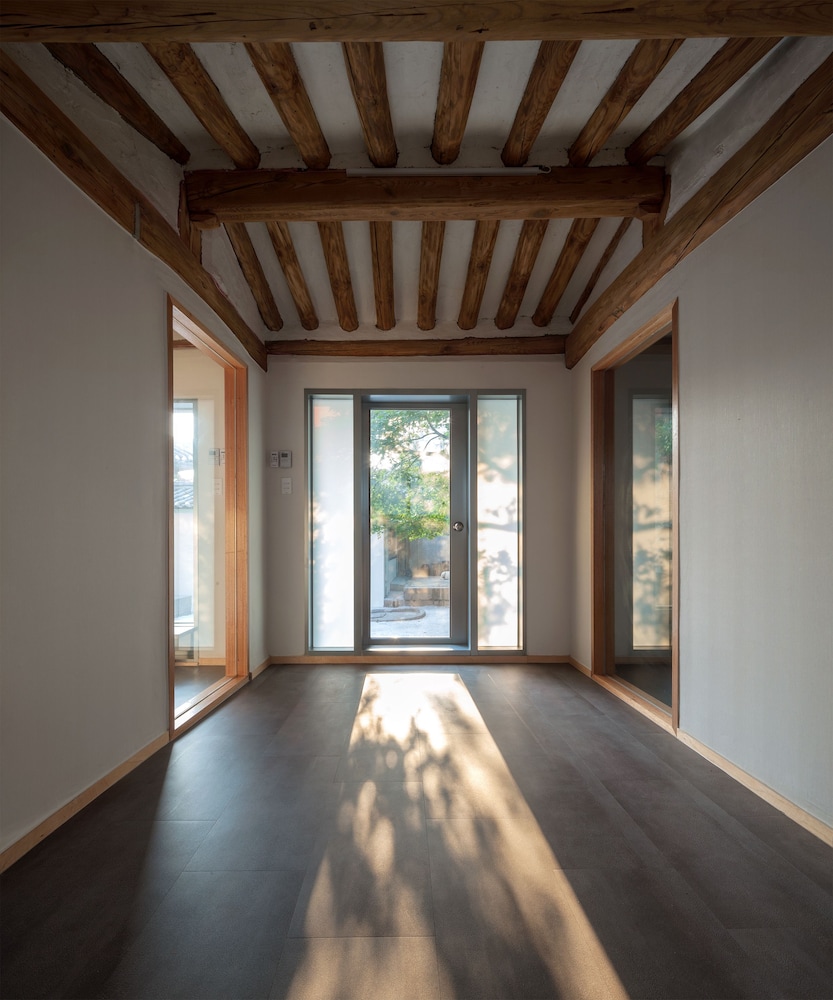 Hanok Residence Hotel Side 42/53