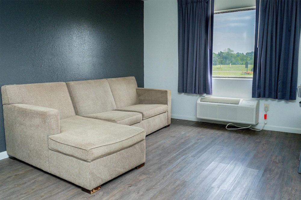 OYO Townhouse Donaldsonville - Gonzale 38/51