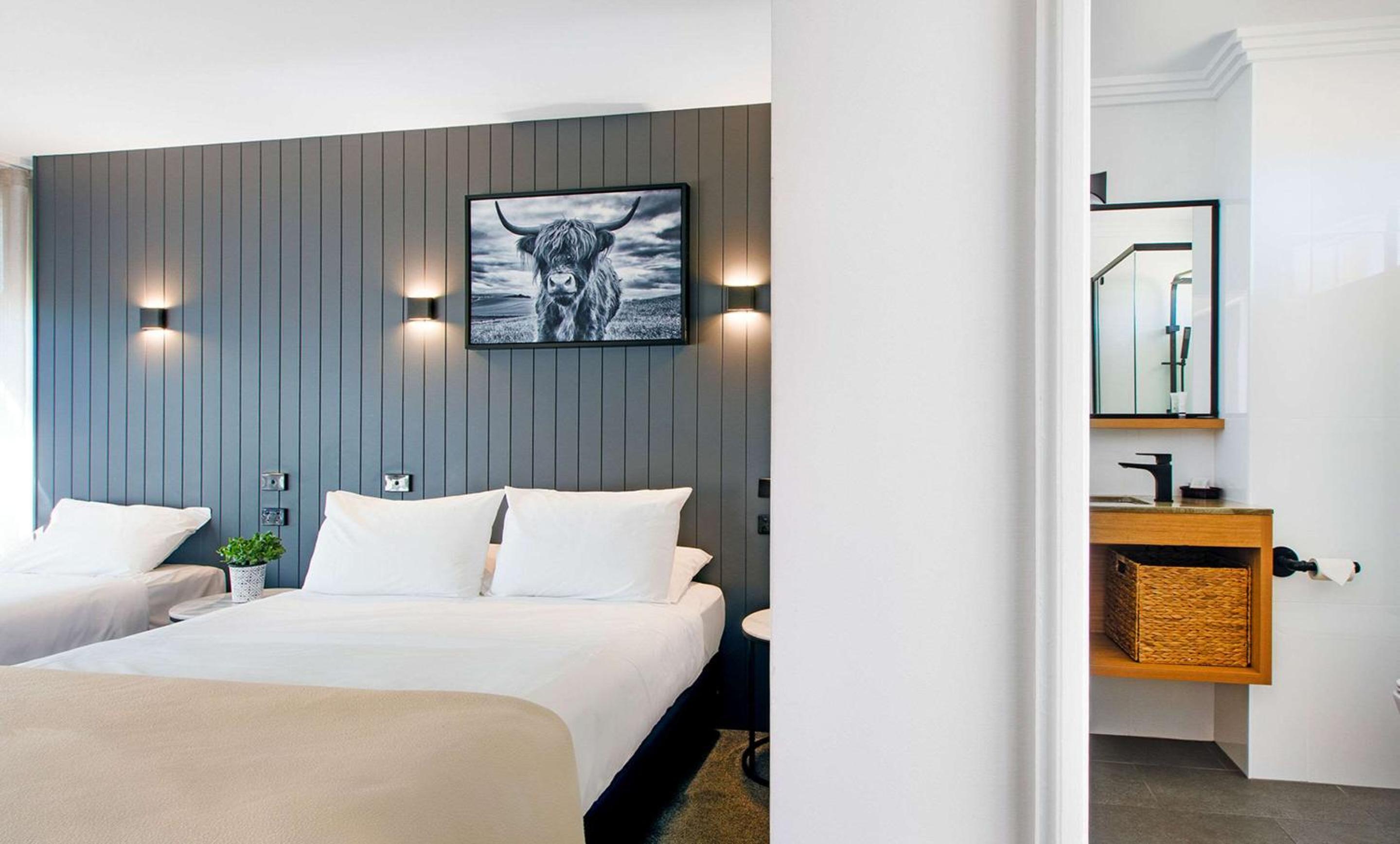 Standard, 1 Queen and 1 Single Bed