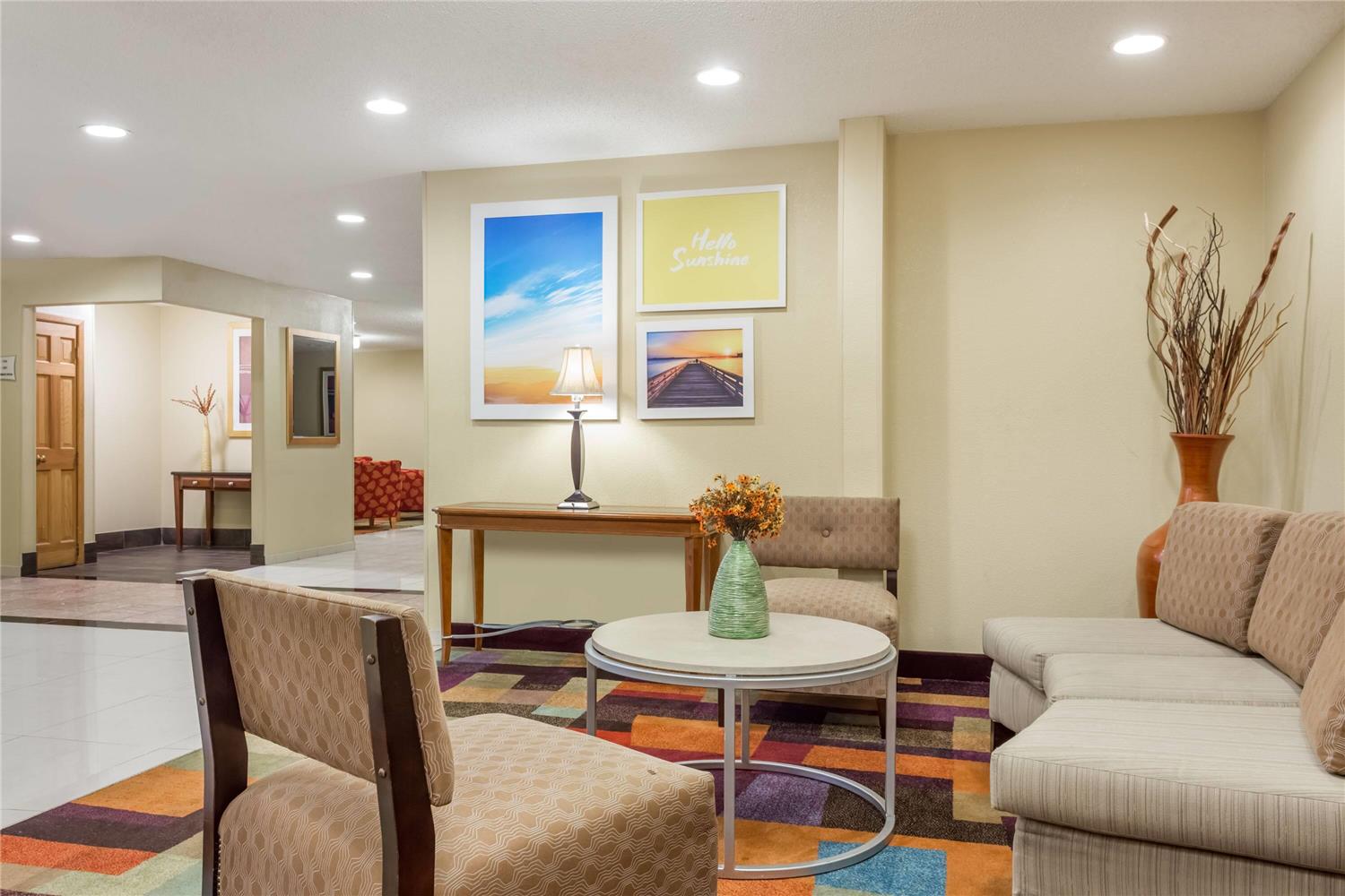 Days Inn Suites By Wyndham Bloomington Normal Il 29/45