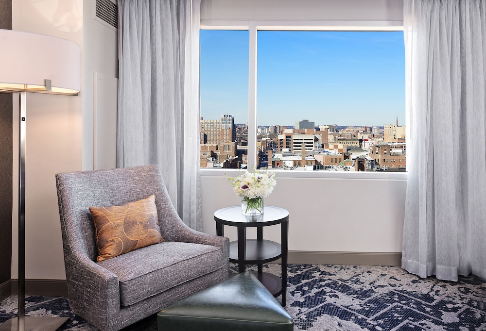 Hilton Baltimore Inner Harbor 45/84