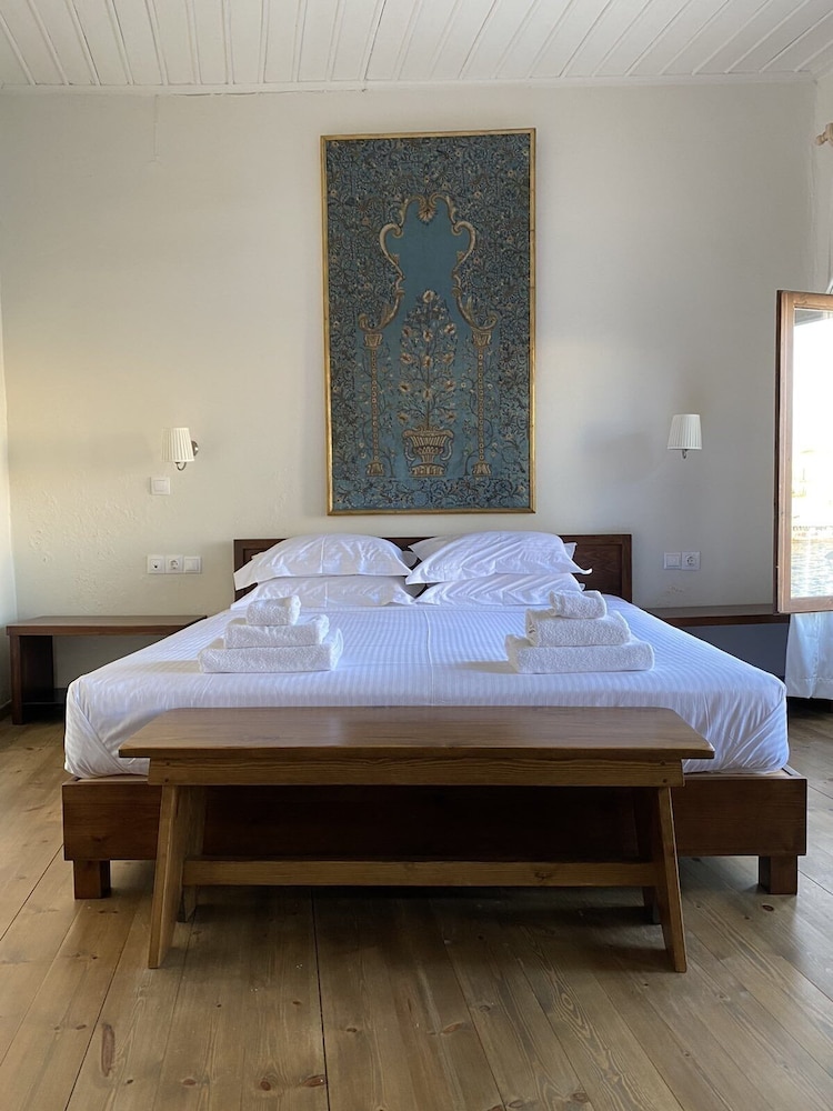 Captain Vasilis Hotel 24/56