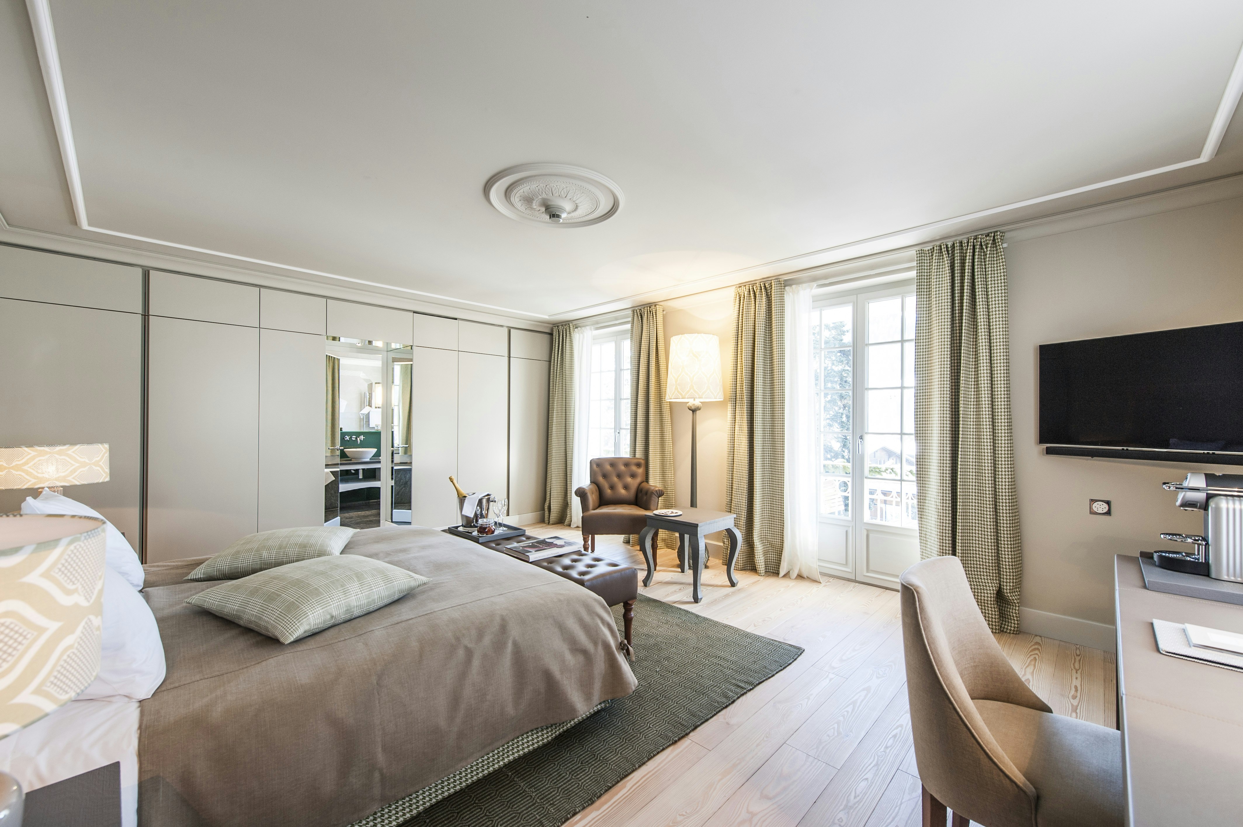 02 Deluxe Chic Room