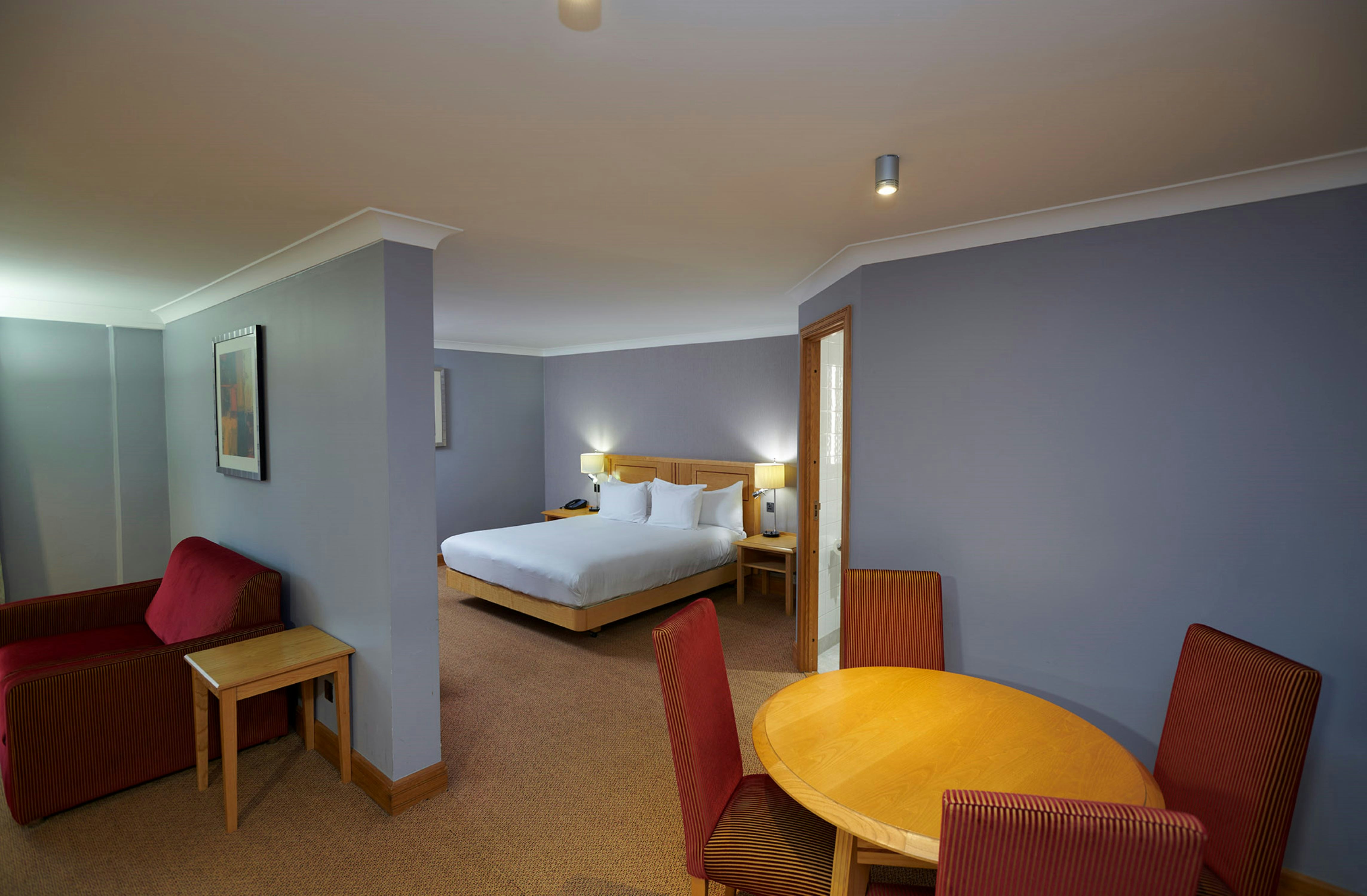JUNIOR SUITE, KING BED