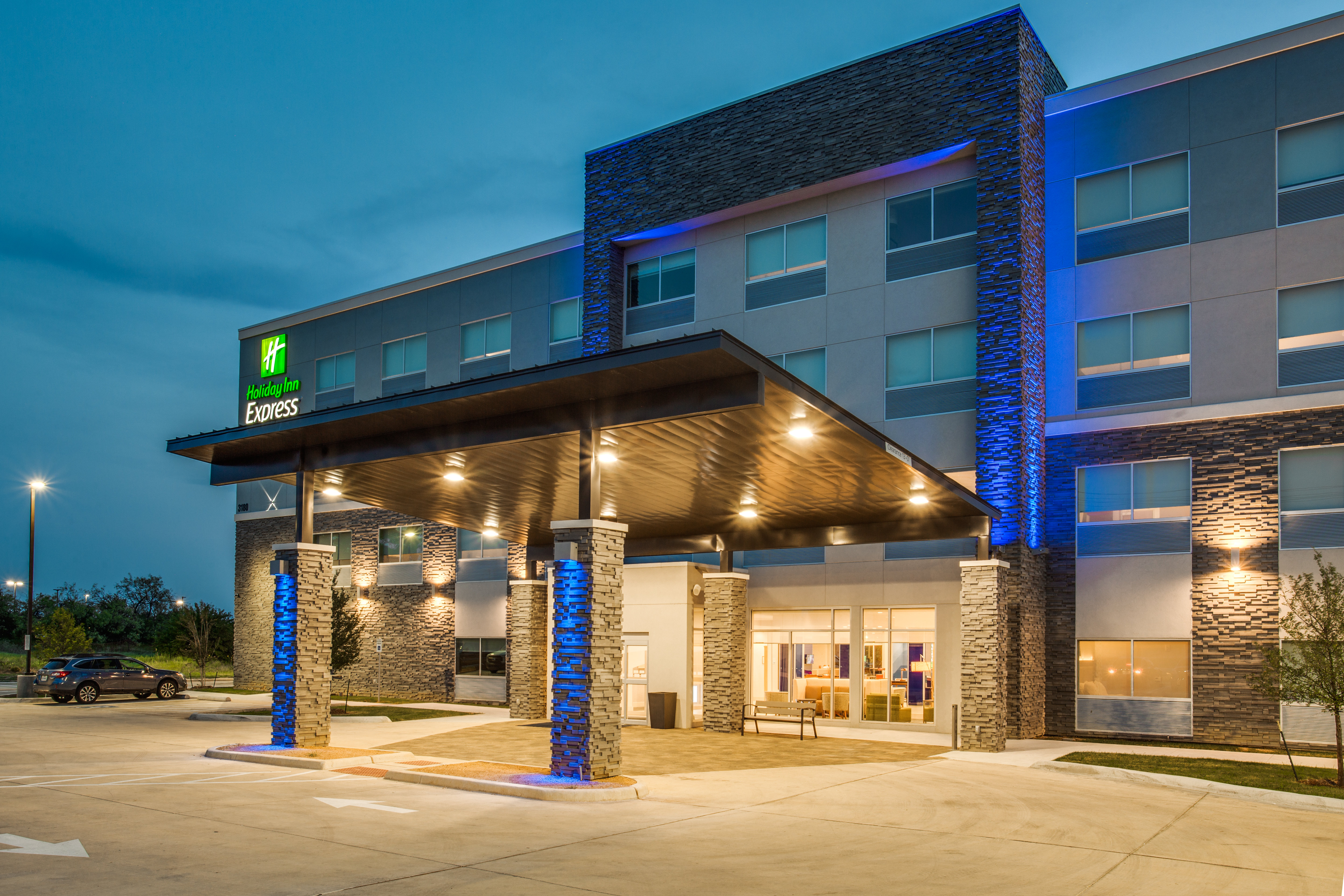 Holiday Inn Express and Suites Denton South 2/71