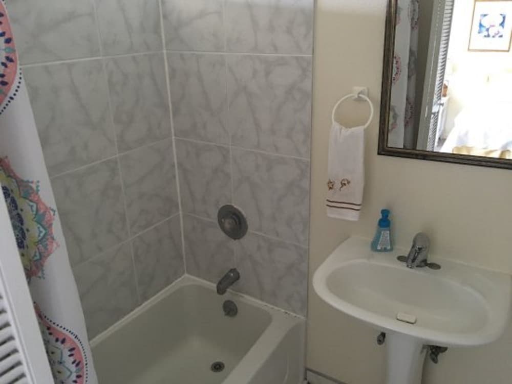 Hale Hoola B&amp;B 18/18
