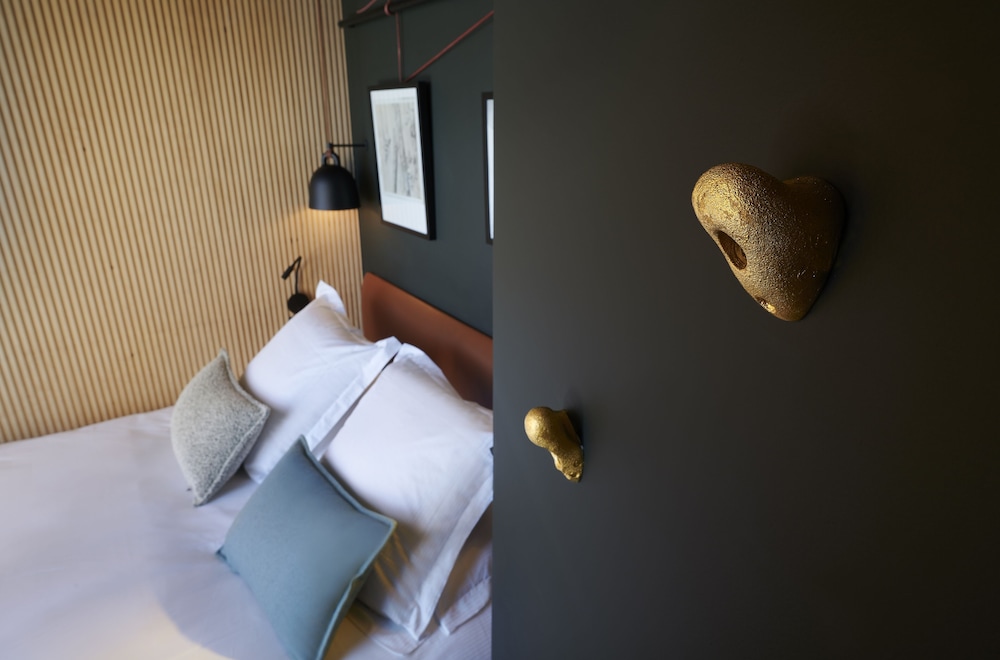 Hotel Mil8 9/45