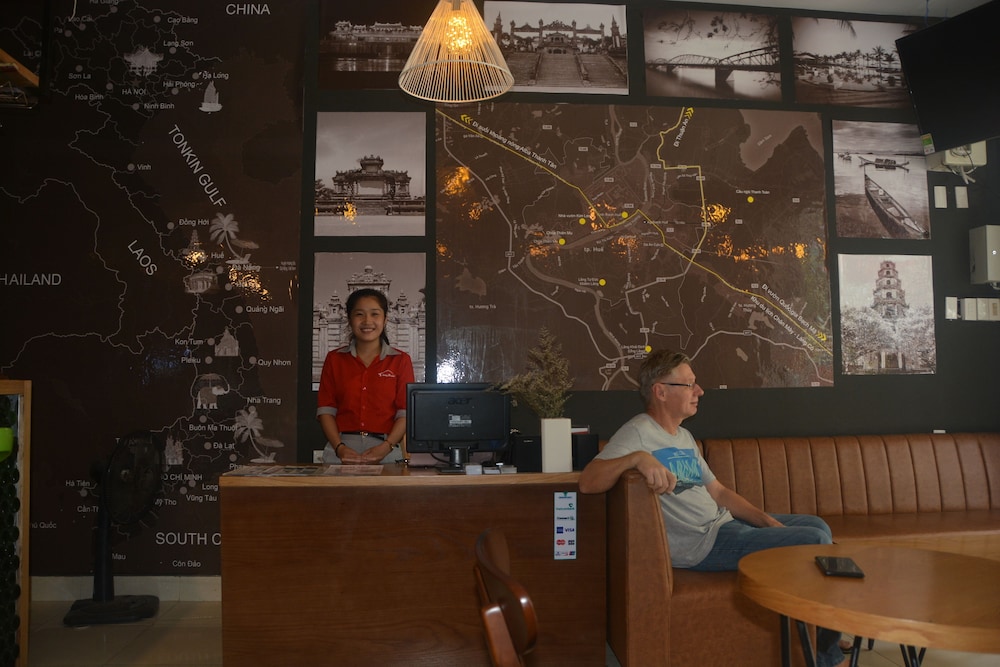 Amy Hostel Hue 48/65