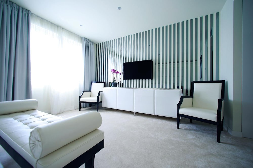 Hotel 9 31/41