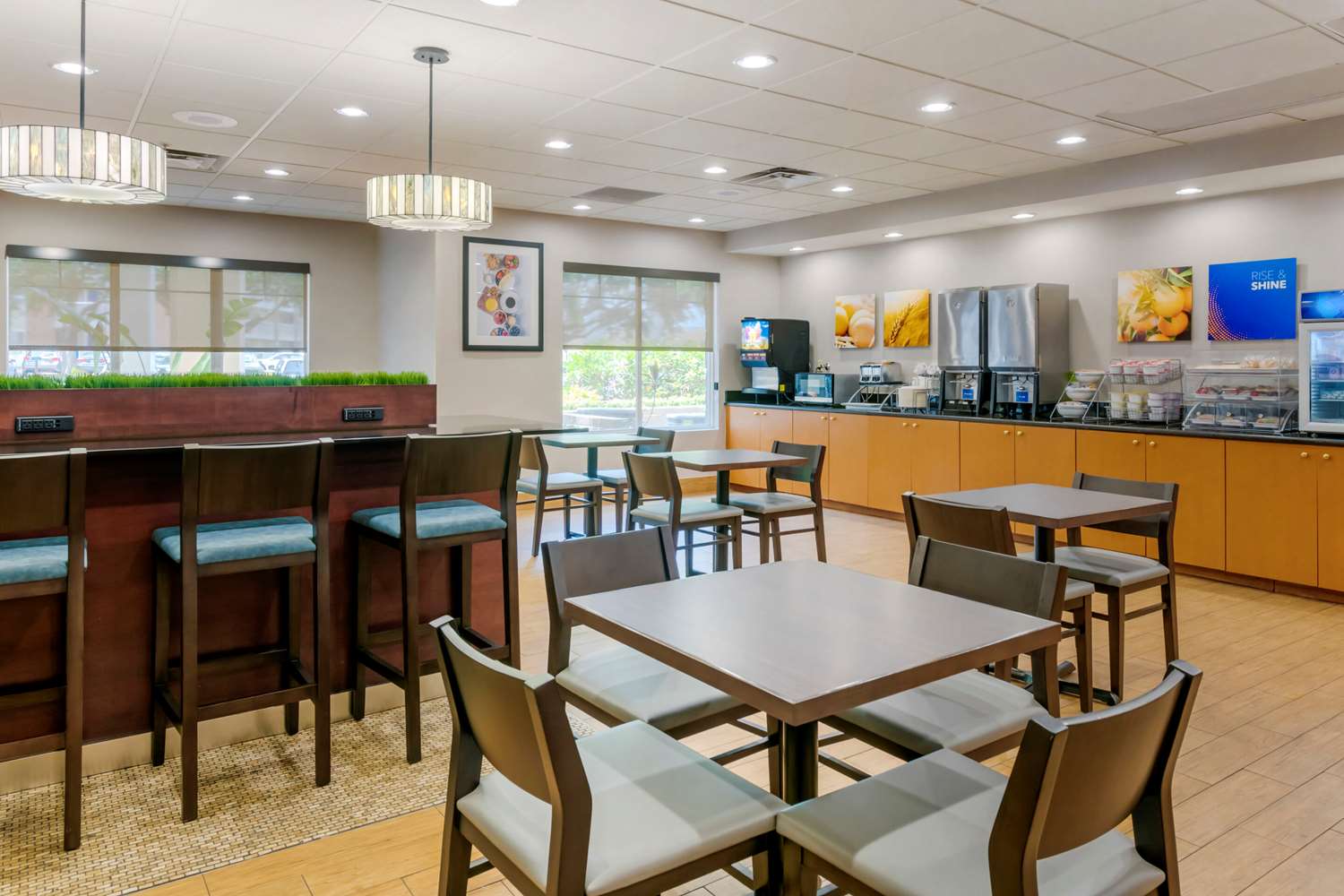 Comfort Suites Near Universal Orlando Resort 20/26