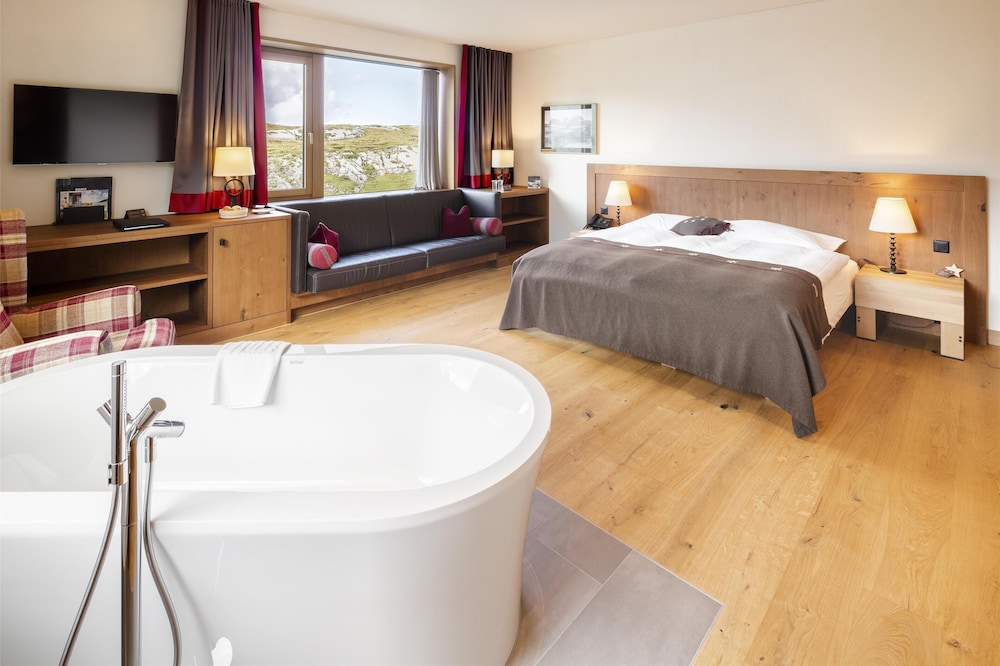 Junior Suite, King Bed, Frutt Resort 4/4