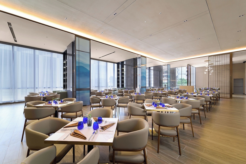 Harris Hotel and Suites Nagoya Batam 35/37