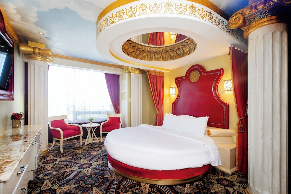 Fantasyland Hotel 31/84