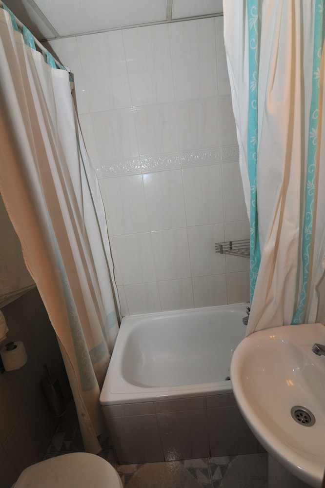 HOSTAL GOYMA II 31/34