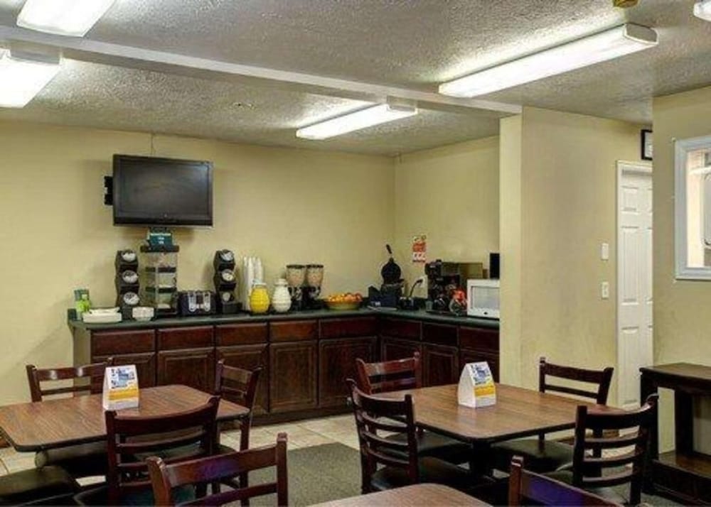Cathedral Valley Inn 15/21