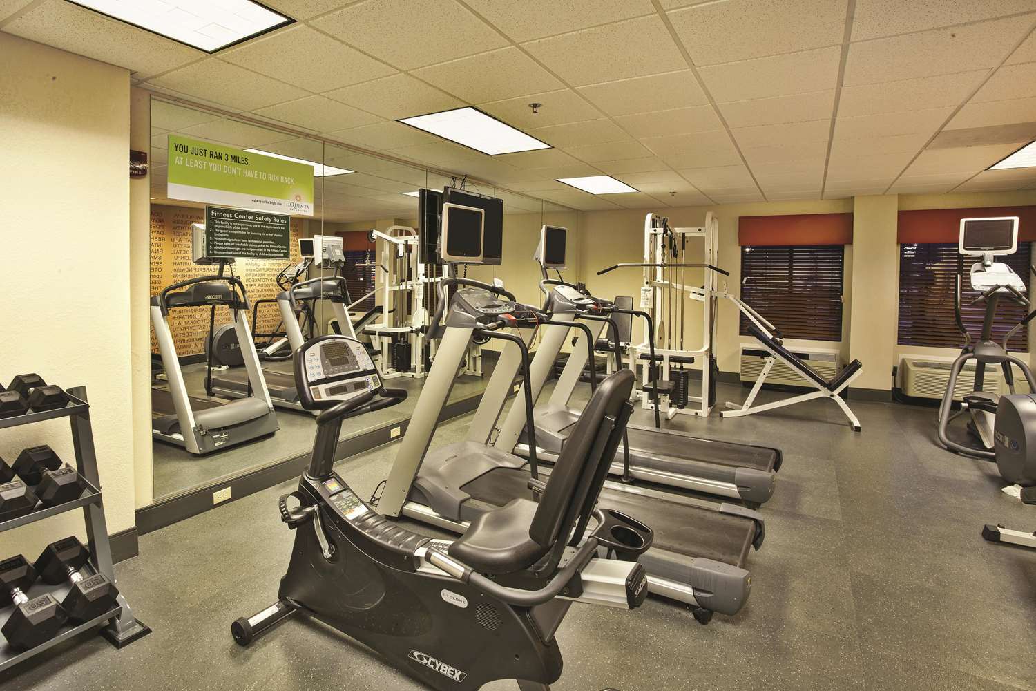 La Quinta Inn and Suites by Wyndham Elkview - Charleston NE 20/40