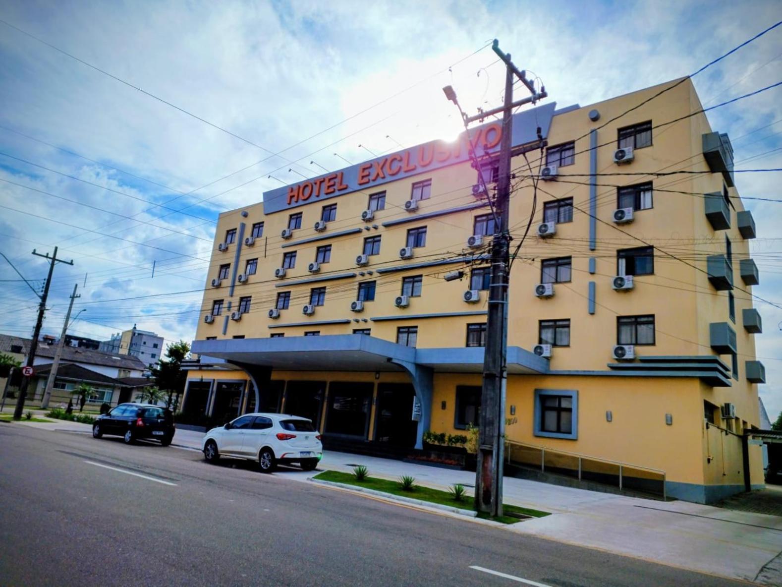 Hotel Exclusivo 3/27
