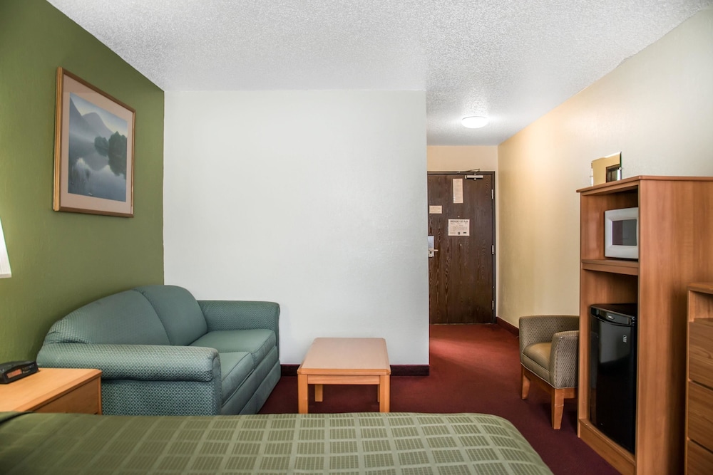Hudson Inn & Suites (ex Quality Inn) 28/38