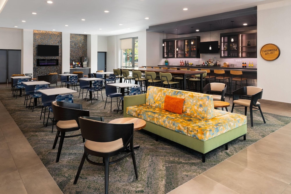 La Quinta Inn & Suites by Wyndham Chattanooga Downtown/South 42/61