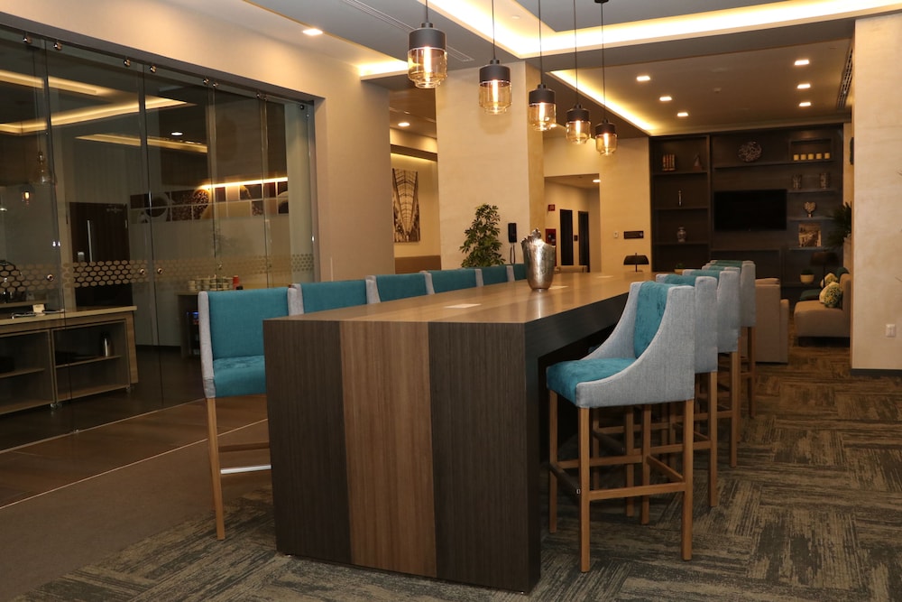 Hampton Inn Suites By Hilton Puebla 9/56