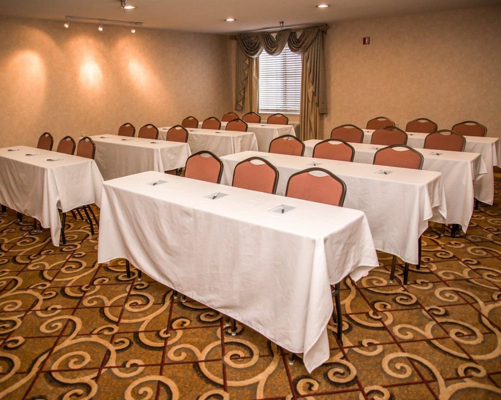 Sleep Inn Suites At Concord Mills 34/36