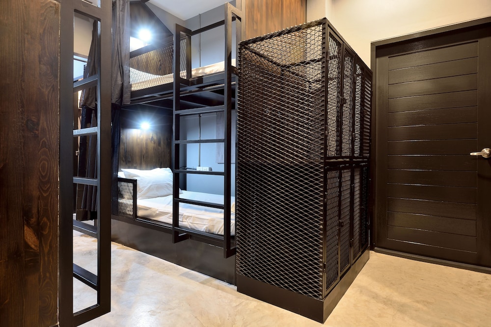 Castle Black Bangkok 78/100