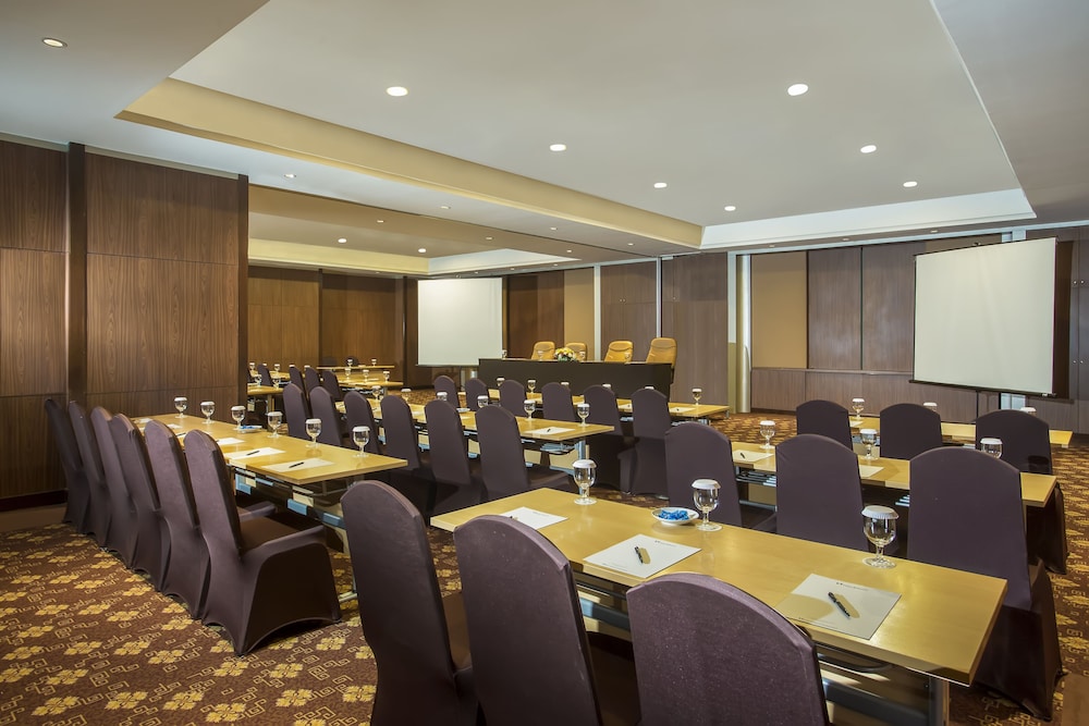 Swiss-Belhotel Bogor 53/63
