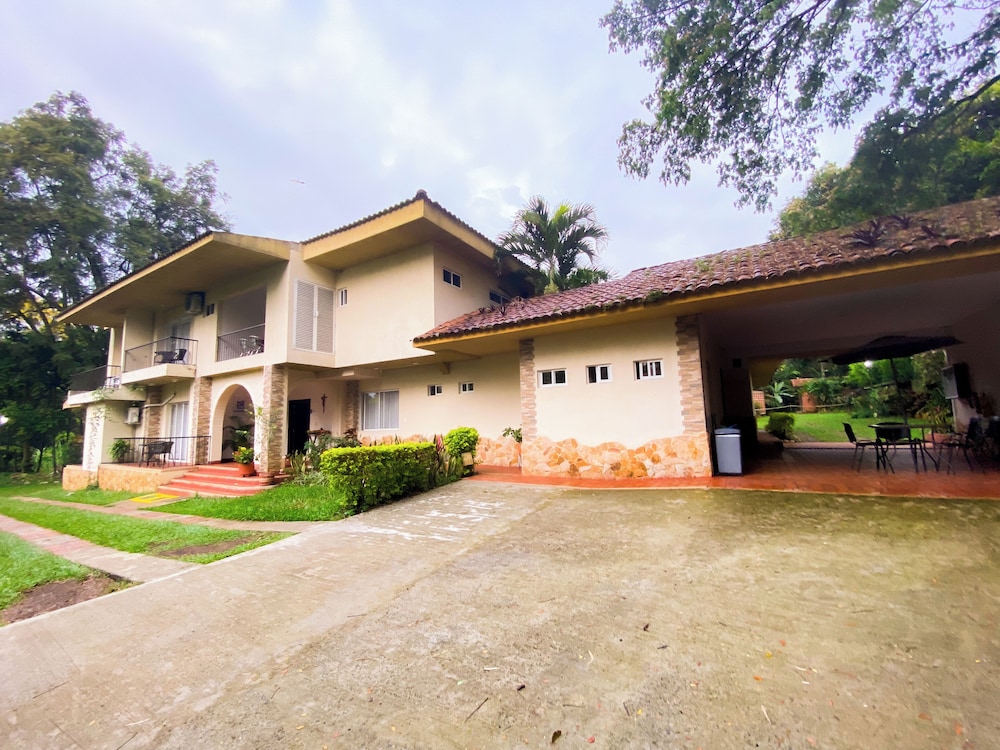 Casa Santa Monica Pance 8/67