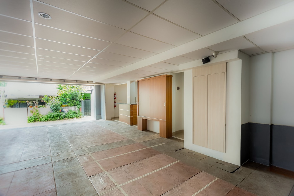 OYO 106 Sarkawi Residence 22/24