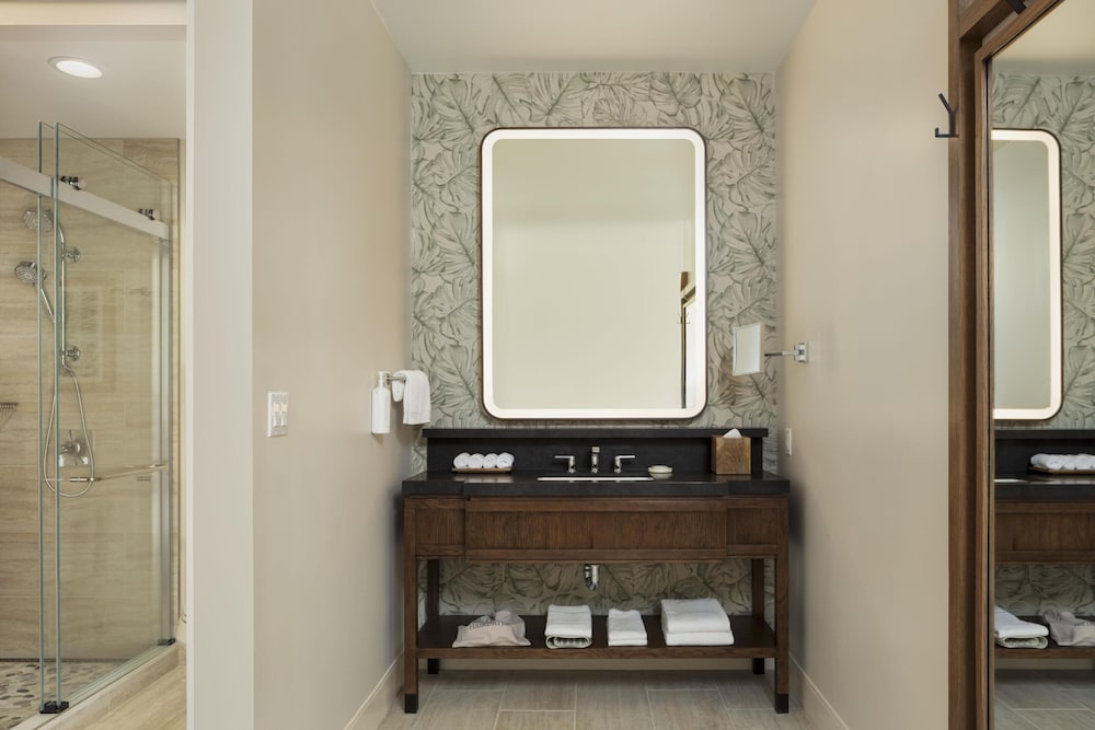 Renovated, Palace, King Bed, Ocean View, Sofa، Hilton Waikoloa Village 8/8