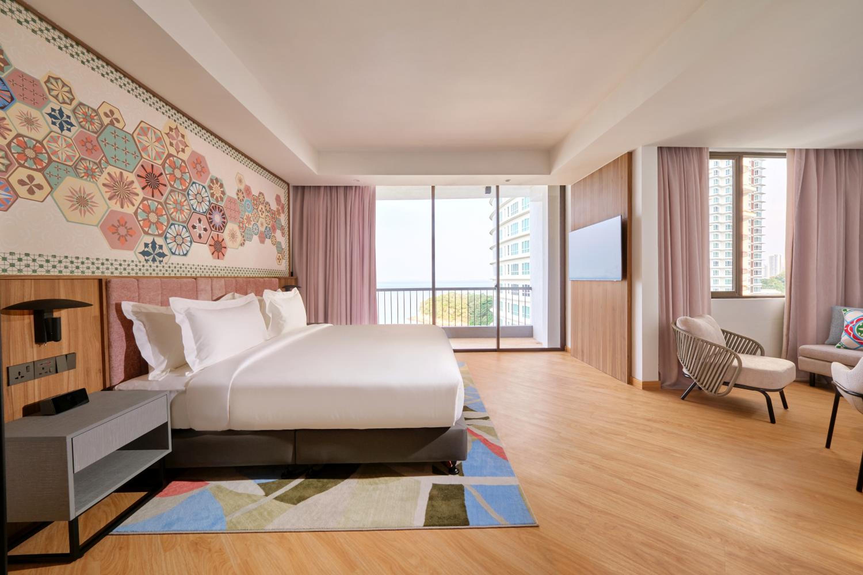 SOCIAL, JUNIOR SUITE, KING BED