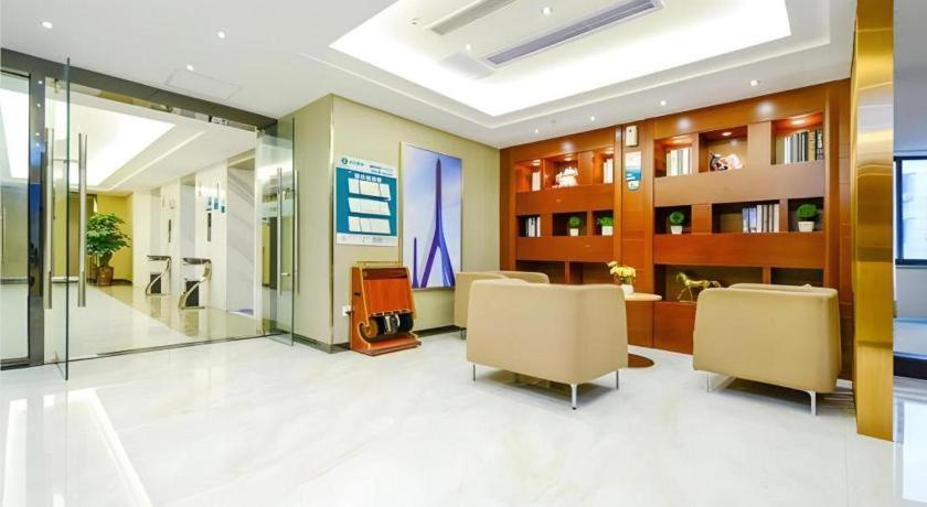 City Comfort Inn (Chongqing Yangjiaping Pedestrian Street Light Rail Station) 8/48